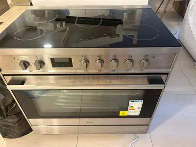 Hisence Electric cooker 90x60cm Ceramic Top with Oven Perfect condition