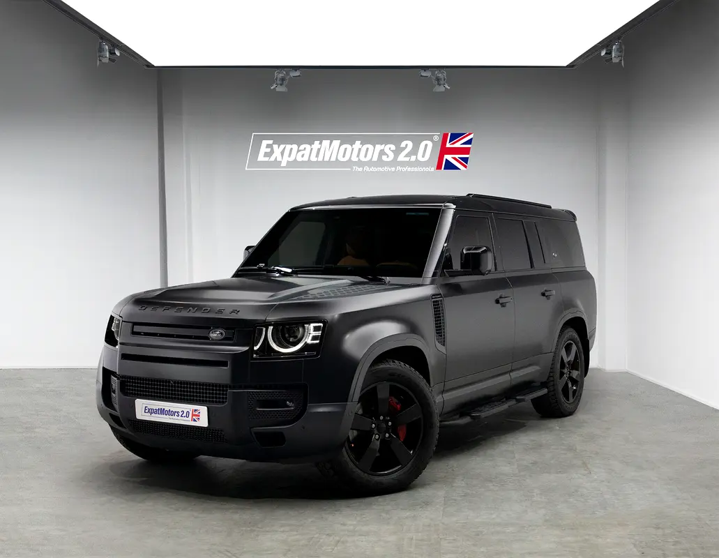 Land Rover Defender 2023 — photo 1 of 5
