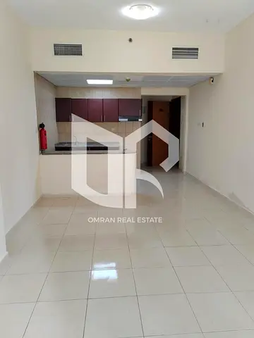 ✨ فرصة استثمارية وسكنية مميزة في أحد أكثر المواقع حيوية بالشارقة.