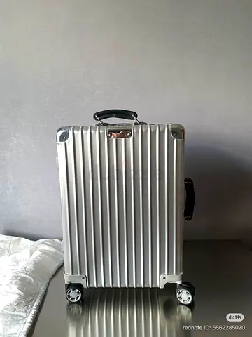 Rimowa classic cabin suitcase in silver