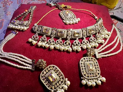 Traditional gold-tone kundan necklace set with earrings and maang tikka, excellent condition