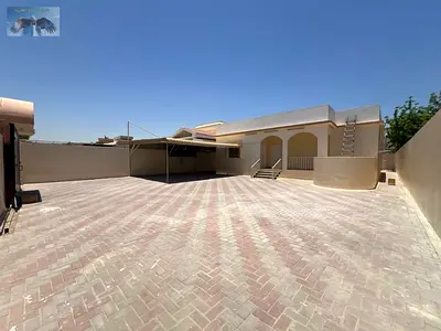 فيلا للايجار مع حوش كبير وباركنات داخلية مغطى في الروضة 3
