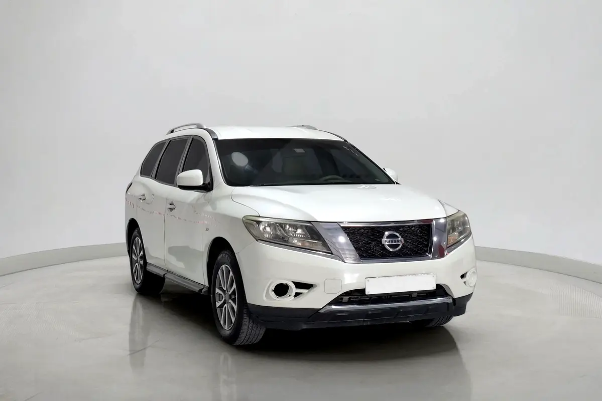 Nissan Pathfinder 2015 — photo 1 of 14