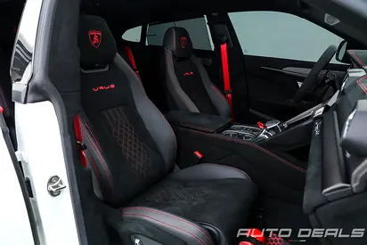 2024 Lamborghini URUS thumbnail 17