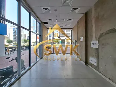 Street‑Facing Shop for Rent with Excellent Exposure