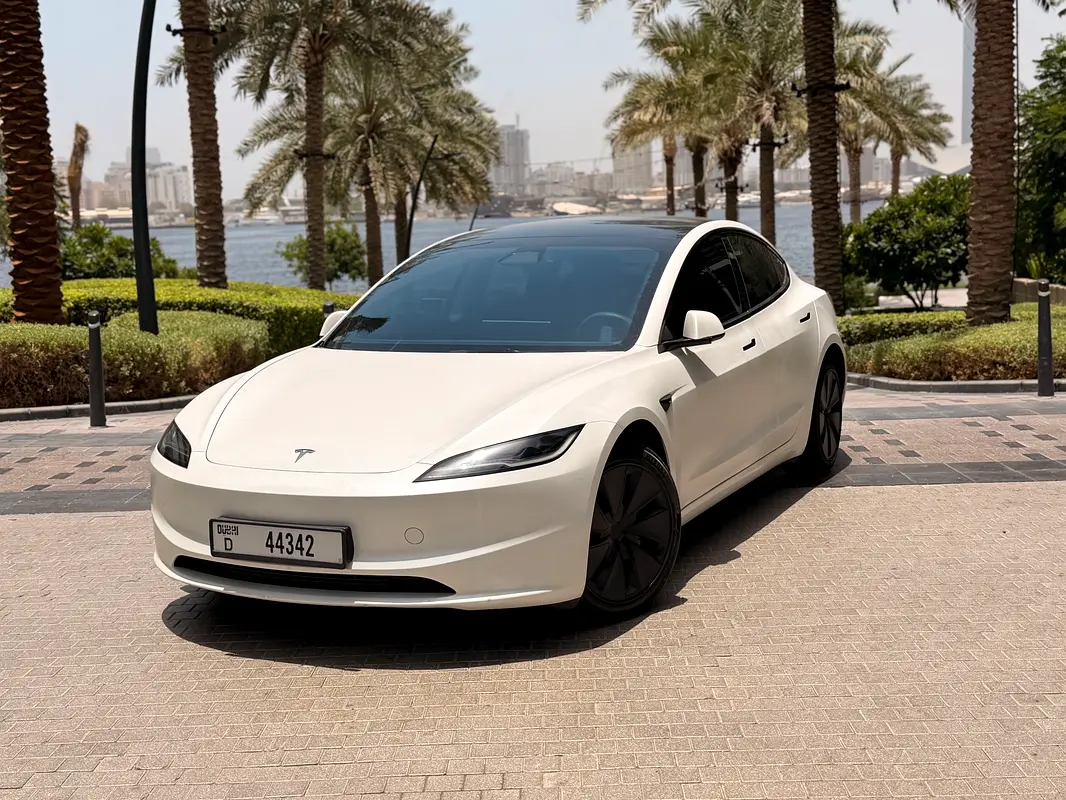 Tesla Model 3 2024 — photo 1 of 12