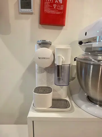 Nespresso Lattisima one coffee machine - white, used in good condition