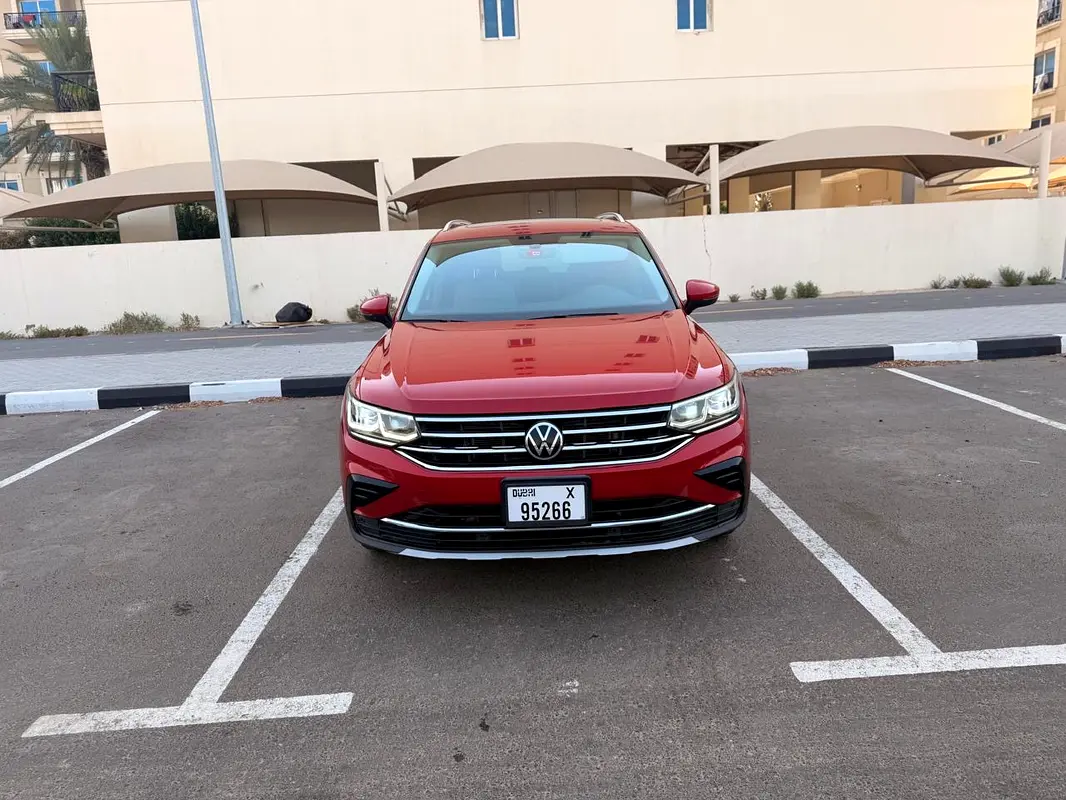 Volkswagen Tiguan 2021 — photo 1 of 10