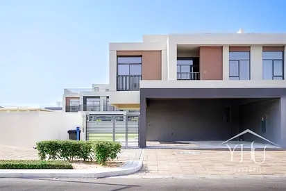 Massive Corner Plot | FlexiCheques | Vacant Now