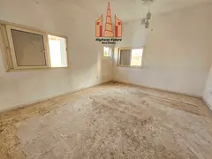 4 Bed room Hall Majlis gardan parking Near park big villa in sharjah,