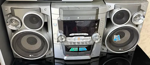 LG Mini Hi-Fi Stereo System with Dual Speakers - Good Working Condition
