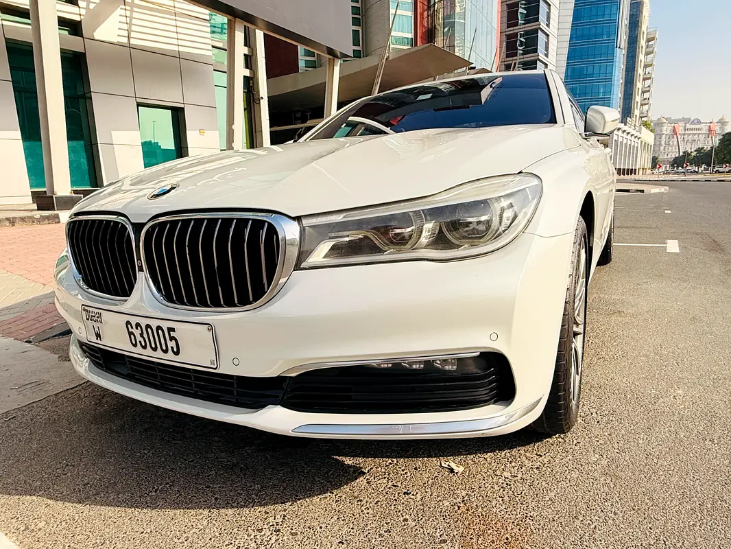 BMW 7-Series 2017 — photo 1 of 18