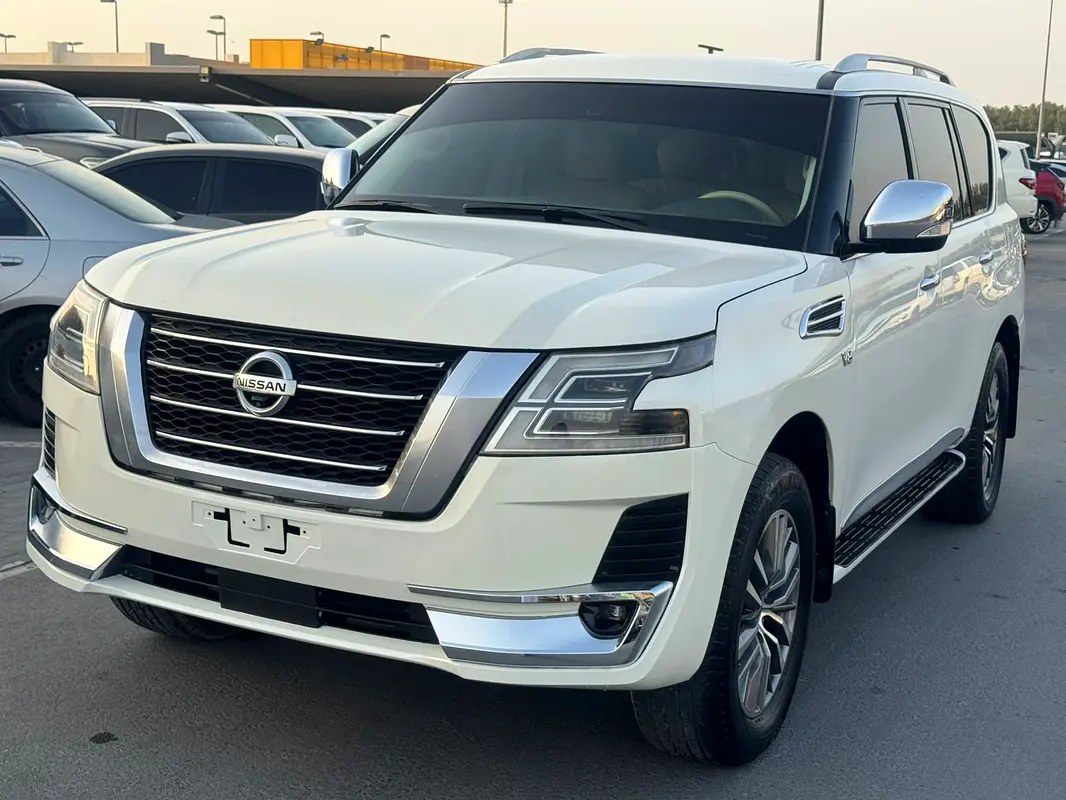 Nissan Patrol 2017 — photo 1 of 1