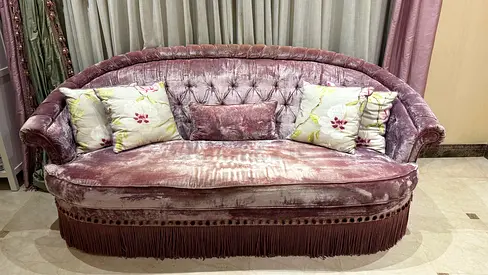 Vintage velvet 3-seater sofa with tufted back and fringe