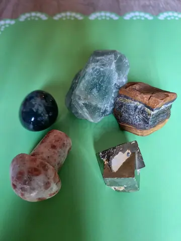 CRYSTAL BUNDLE FOR SALE - 🛡️ Protection Confidence (5pcs)(5pcs)+