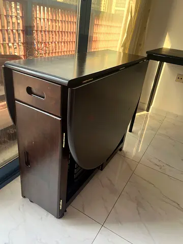 Folding table