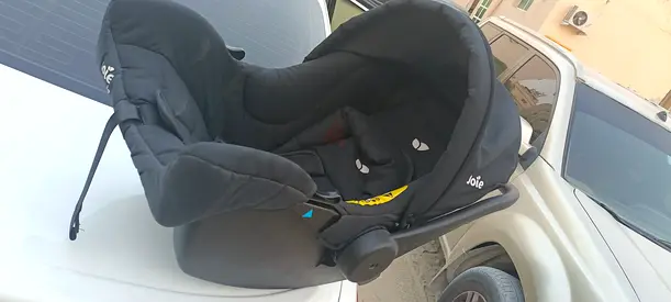 Joie infant car seat (rear-facing) in good used condition no visible tear