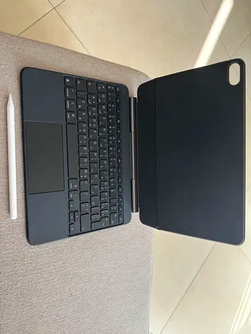 iPad M11 256 WiFi only brand new with keyboard case with Apple pen and Apple warranty for 10 months