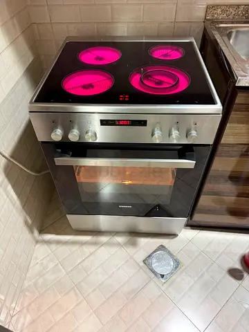 Siemens Ceramic Cooking Range HK8Q3A150M 60x60 4 Ceramic Hob under warranty