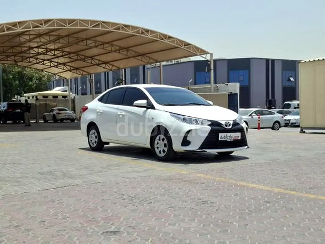 Toyota Yaris 2022 — photo 1 of 13