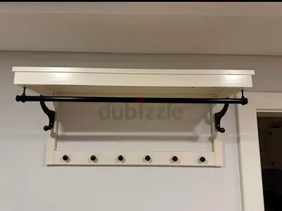 Wall-mounted coat rack shelf with hanging rail and 6 hooks - white
