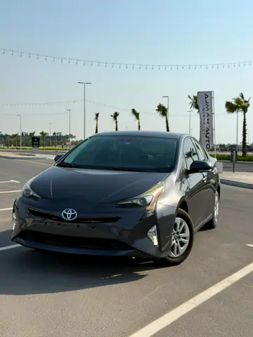 Toyota Prius Iconic 2017 GCC Specs