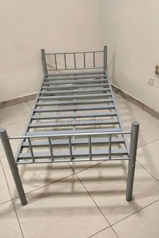Single metal bed frame - sturdy silver single bed