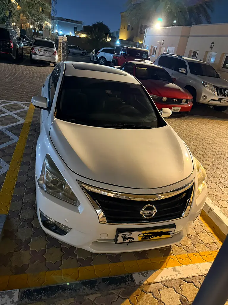 Nissan Altima 2014 — photo 1 of 4