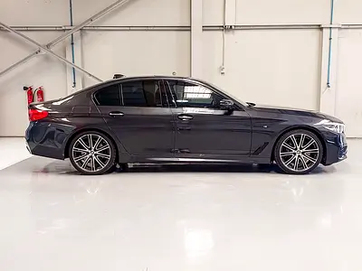 2017 BMW 5-SERIES — миниатюра 4