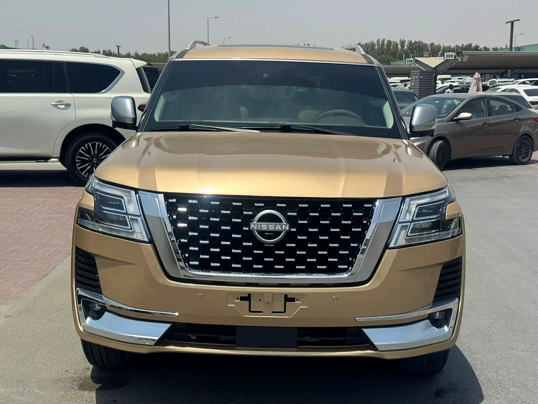 Nissan Patrol 2012 — photo 1 of 10