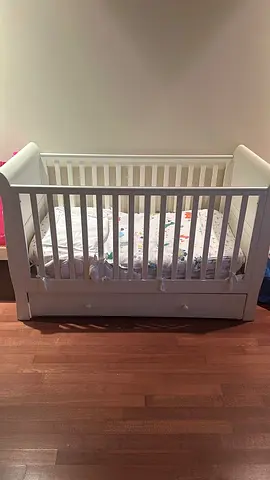 Pottery Barn Bed -Fillmore 4 in 1 Convertible Crib