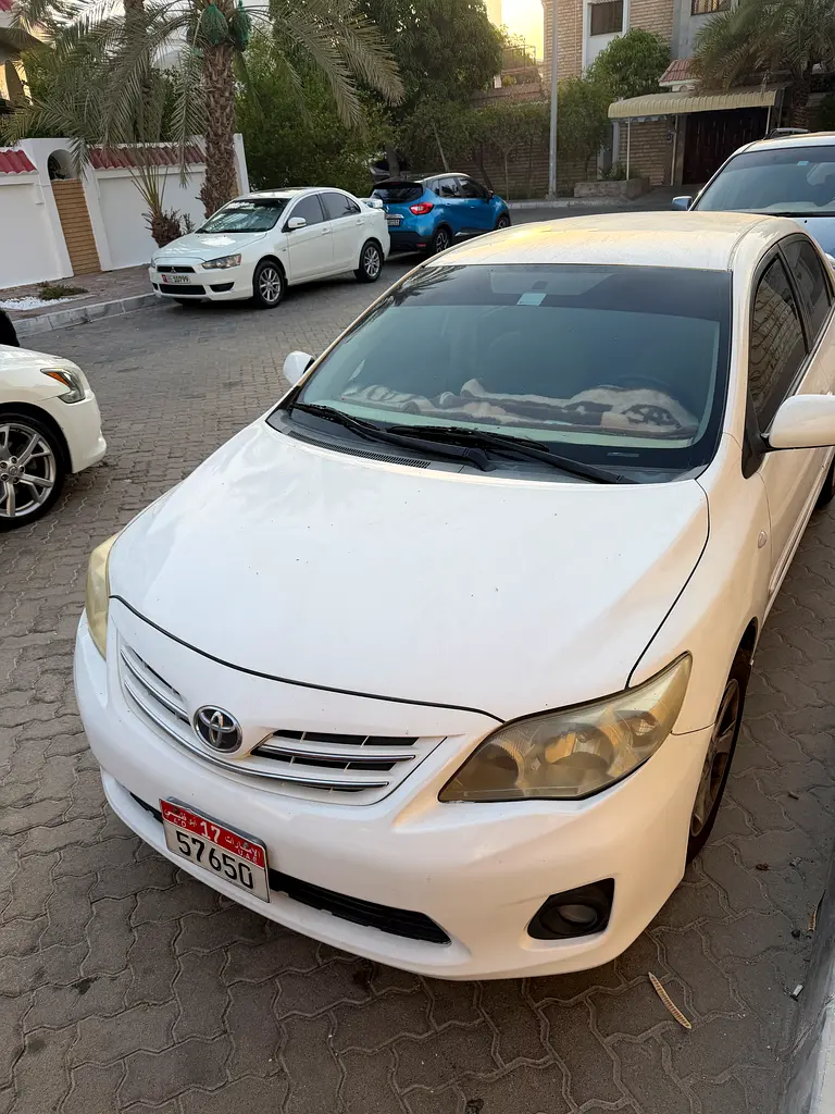 Toyota Corolla 2012 — photo 1 of 6
