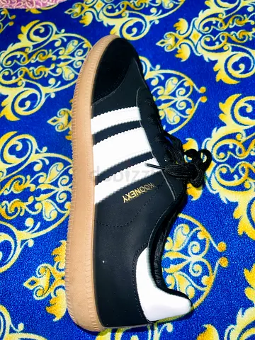 Black casual sneakers with soft sole, size 47
