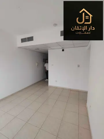🔥 فرصة مميزة للإيجار | غرفة وصالة في الرولة – بدون تأمين وتكييف مركزي 🔥
