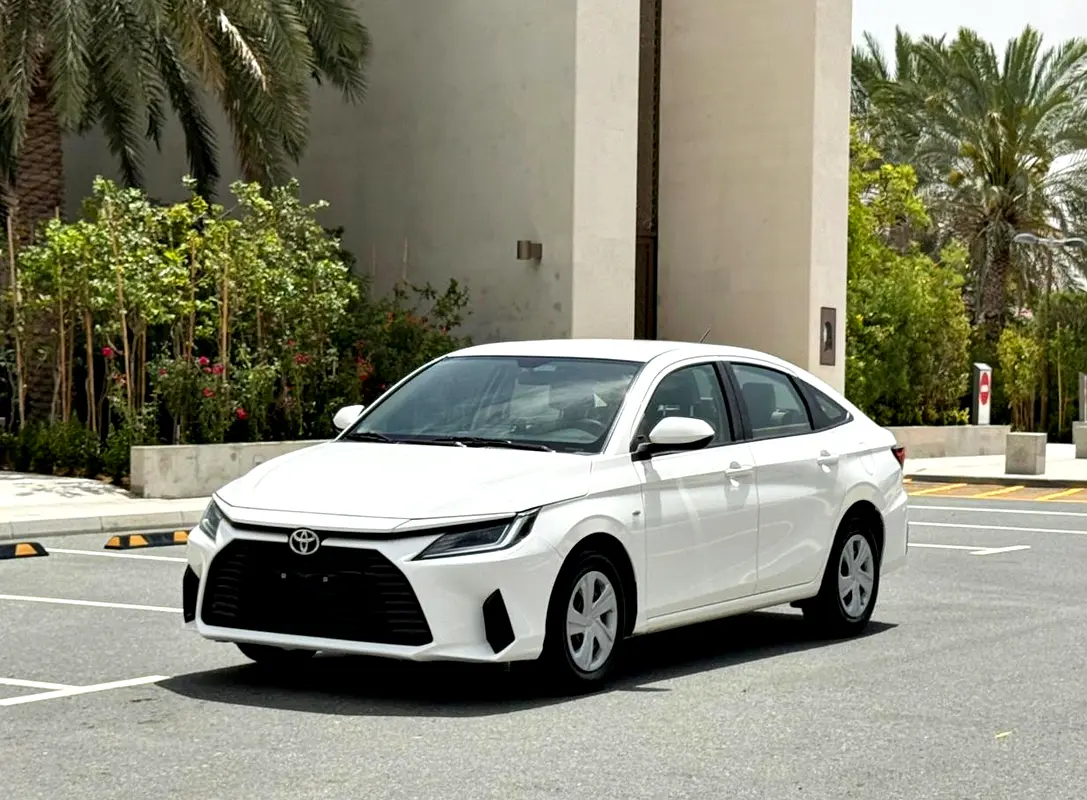 Toyota Yaris 2023 — photo 1 of 20