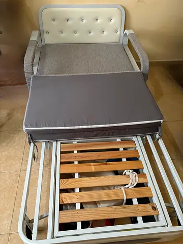 Convertible single sofa bed with trundle - light grey/white very good condition cover is washable