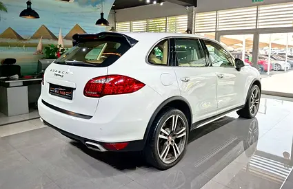 2014 Porsche CAYENNE photo 6
