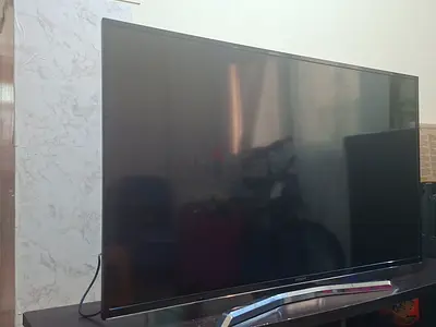 Hitachi 50 inch smart tv with stand