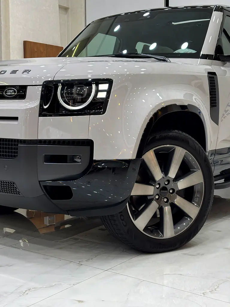 Land Rover Defender 2026
