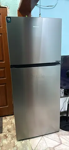 New 2 week old Hisense 2-Door Top Freezer Refrigerator , Good Condition 375 L