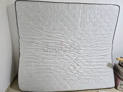 Queen-size mattress in good condition hardly used for 6 months