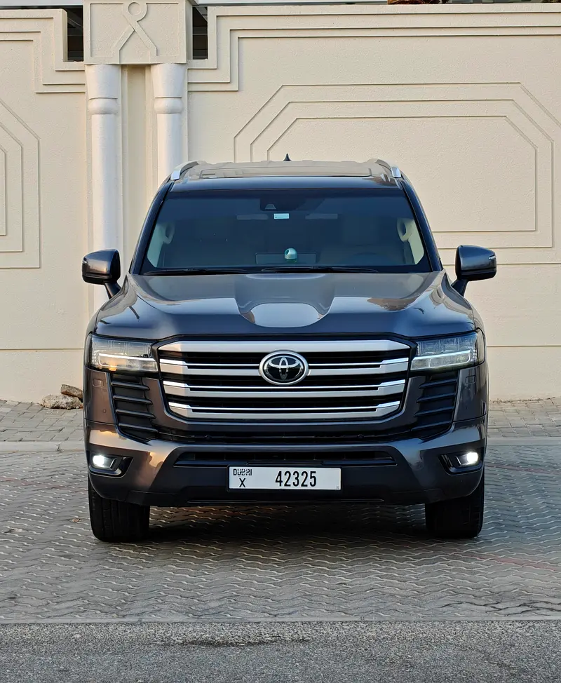 Toyota Land Cruiser 2024 — photo 1 of 12