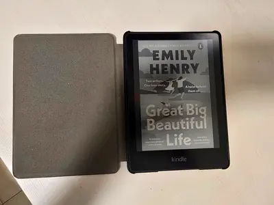 Amazon Kindle Paperwhite e-Reader with Cover - Gen 11