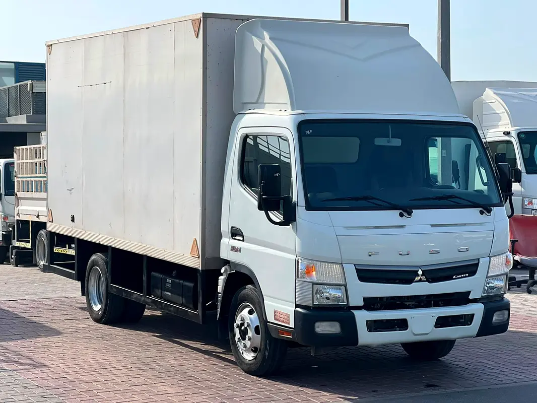 Mitsubishi Canter 2021 — photo 1 of 15