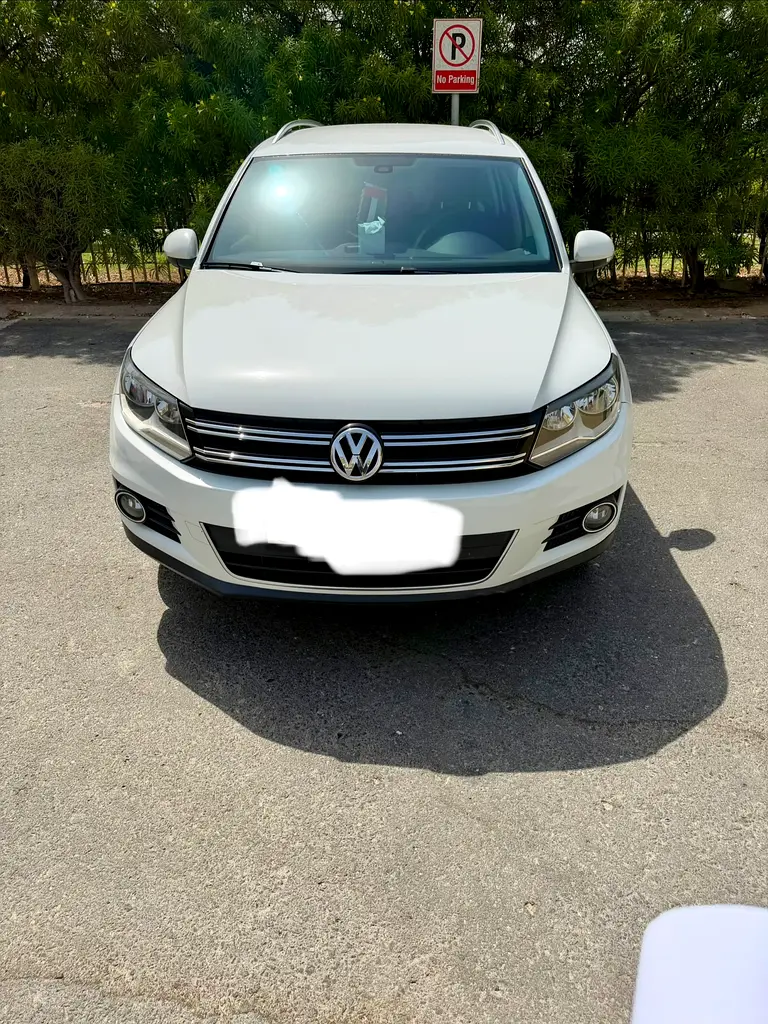 Volkswagen Tiguan 2015 — photo 1 of 9