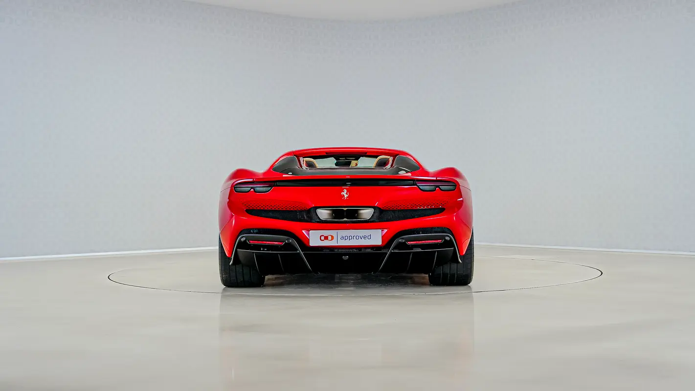 فيراري 296 جي تي إس 2024