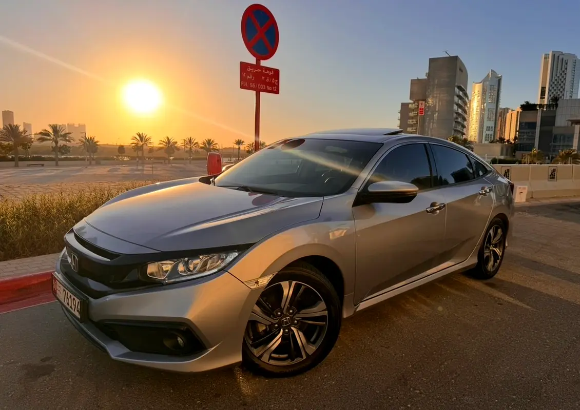 Honda Civic 2021 — photo 1 of 11