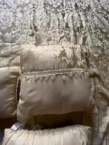 King size bed cover with 3 cute pillows
