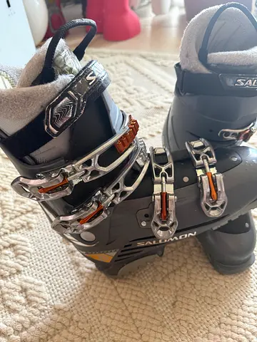 Salomon adult ski boots, good condition, size 41/42
