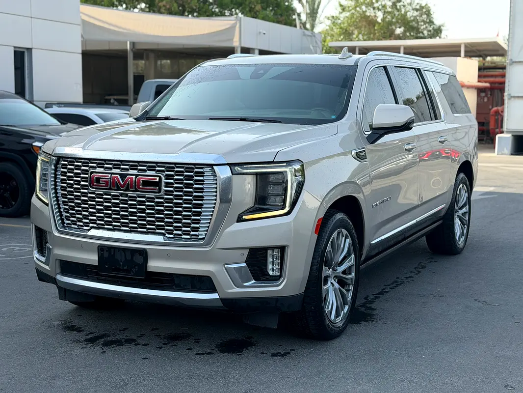 GMC Yukon 2021 — photo 1 of 8